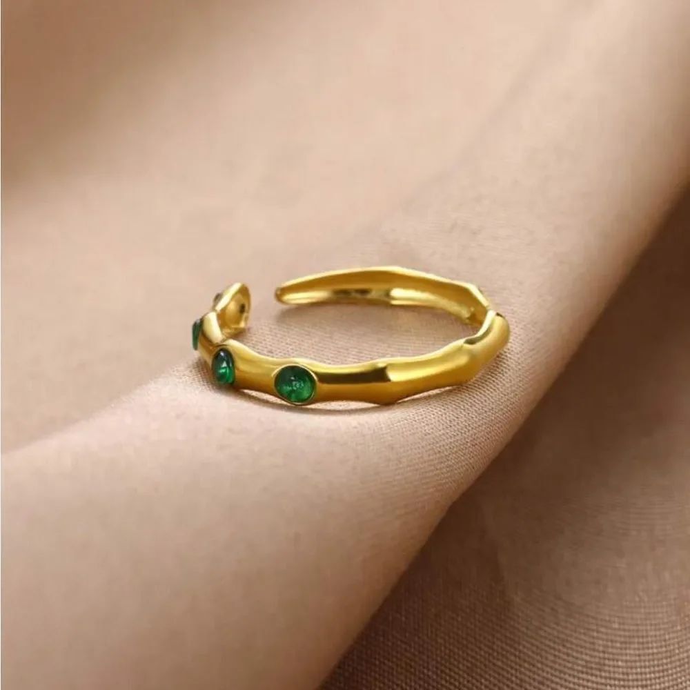 Green diamond ring #2255
